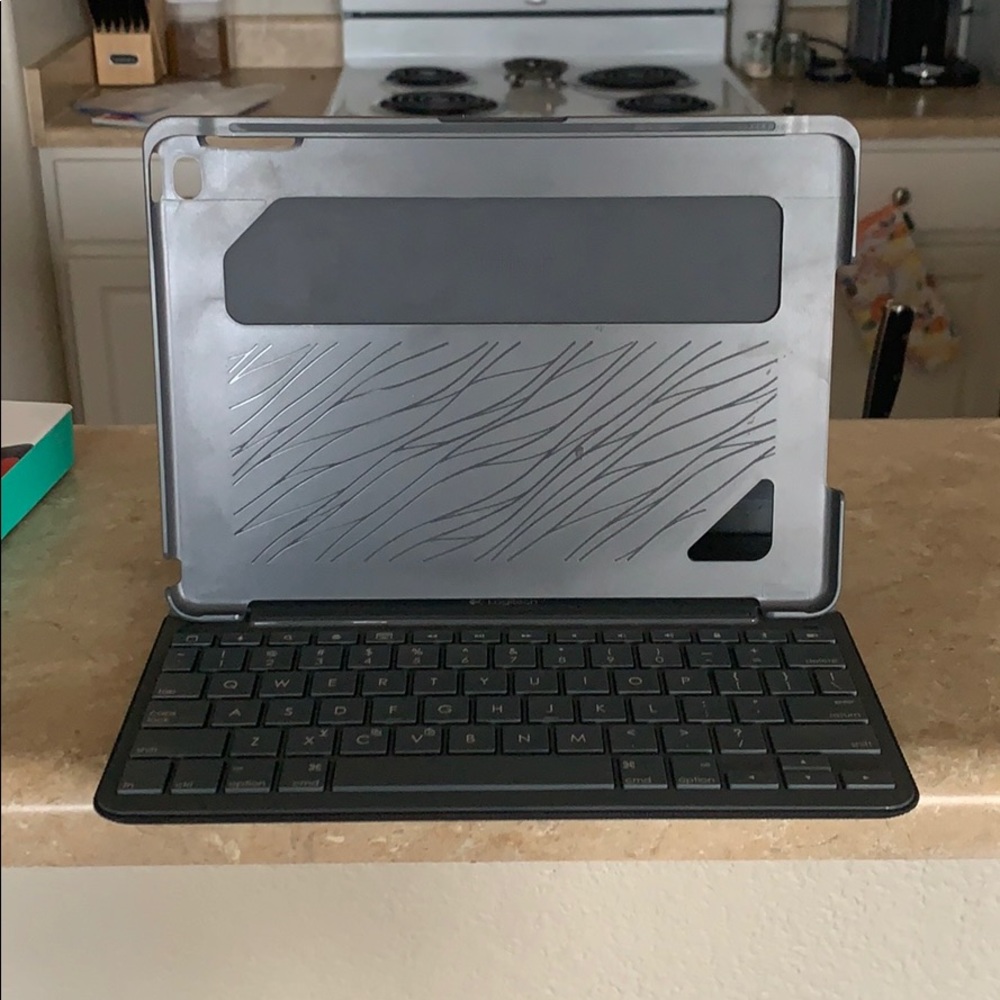 Logitech Canvas iPad Air 2 Case